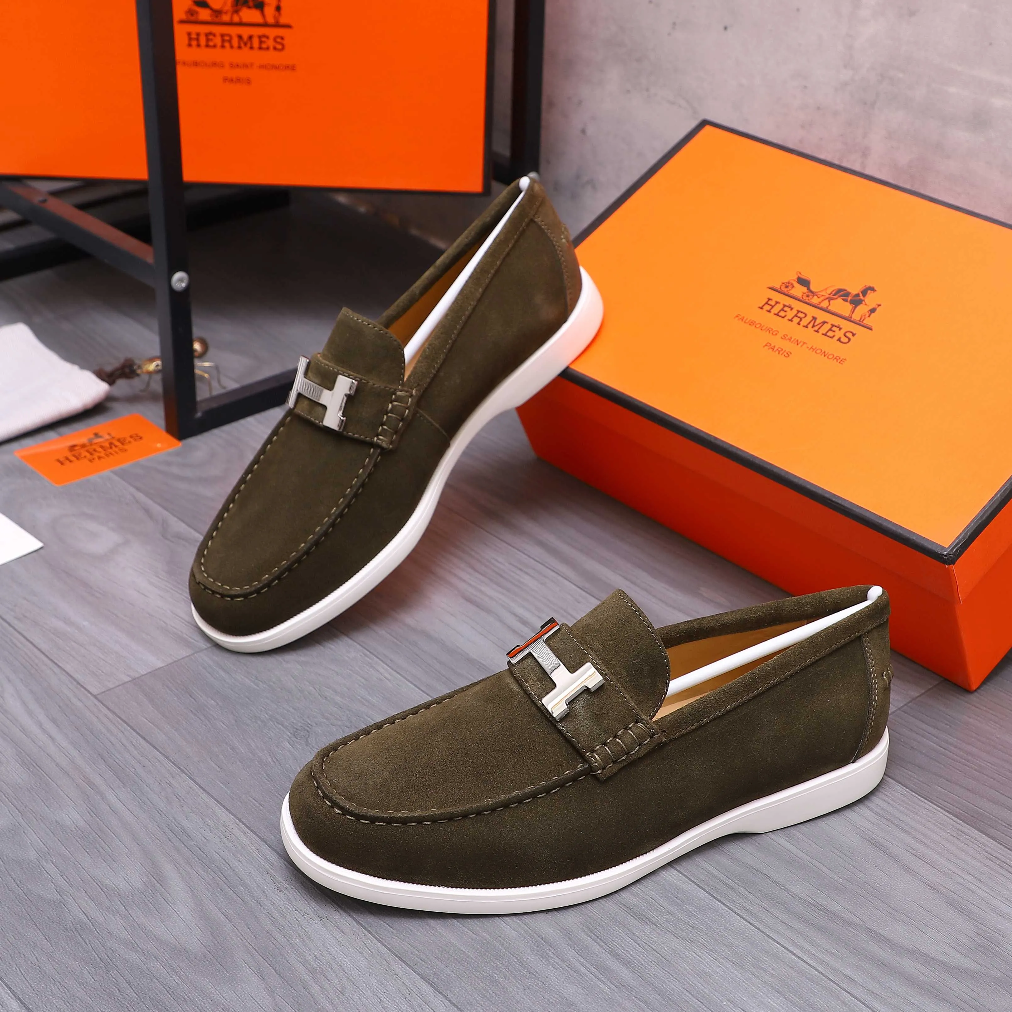 Men's shoes 💰p560 Product trademark: HERMES "Hermès" casual slip-on men's shoes. Regular size: 38-46 (45.46 is custom-made and non-refundable) Product materials: Selected frosted cowhide upper, cowhide lining, original foam rubber ultra-light sole
